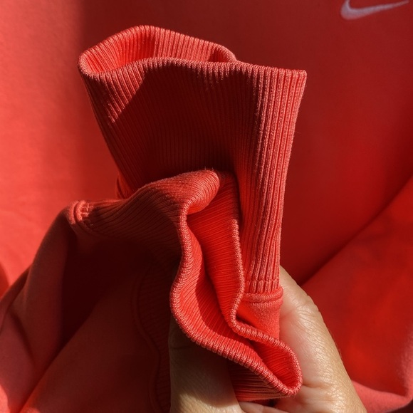 Nike Ladies Therma Fit Crew Neck - Picture 5 of 9